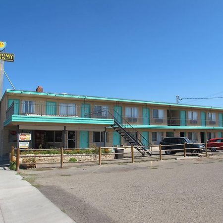 Economy Inn Ontario Ngoại thất bức ảnh