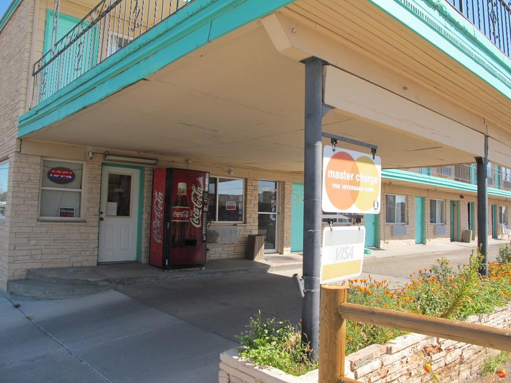 Economy Inn Ontario Ngoại thất bức ảnh