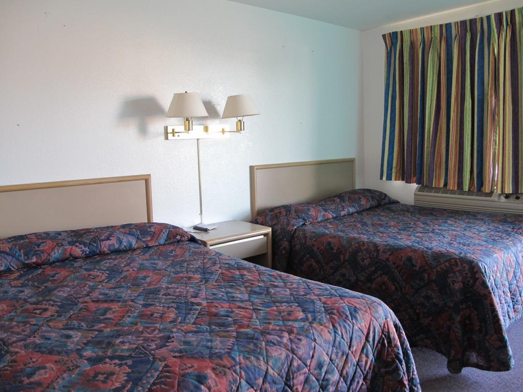 Economy Inn Ontario Phòng bức ảnh