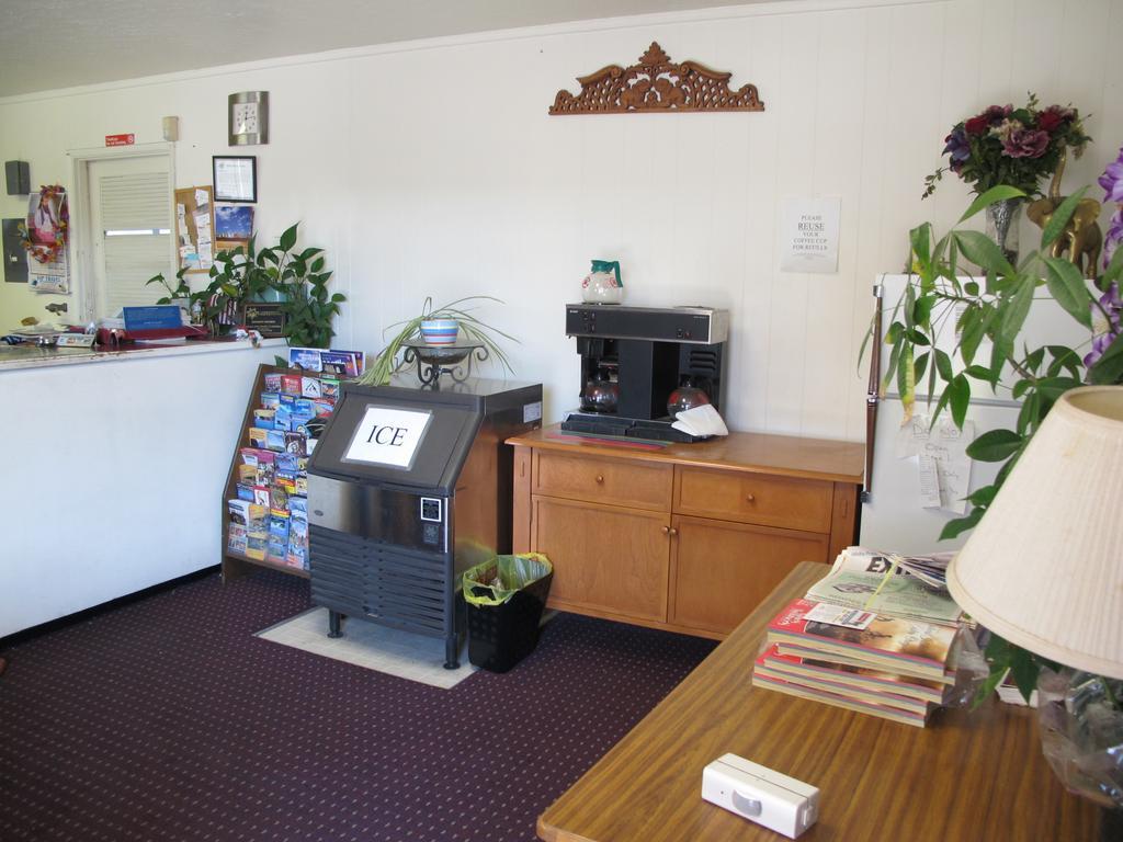 Economy Inn Ontario Ngoại thất bức ảnh