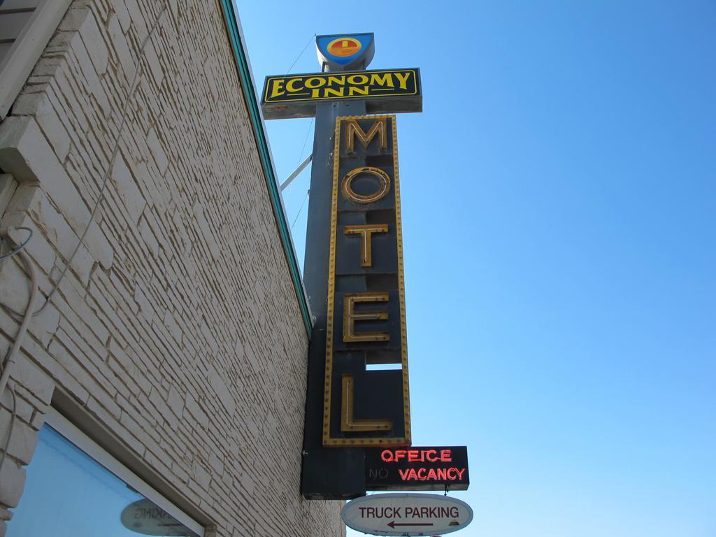 Economy Inn Ontario Ngoại thất bức ảnh