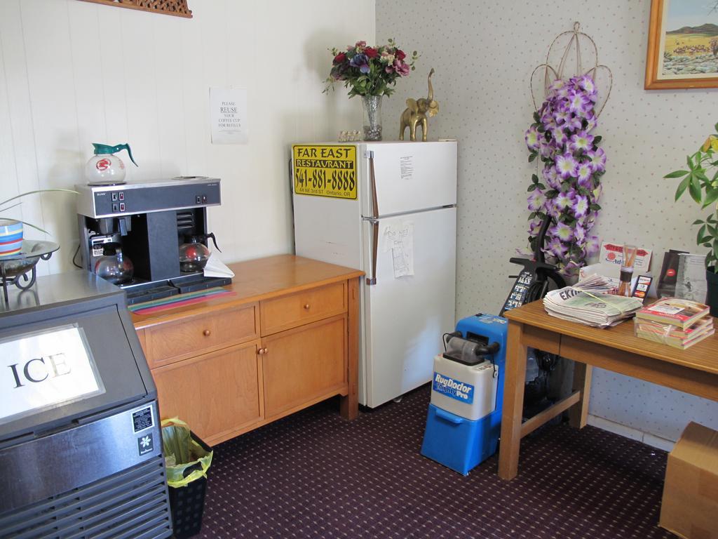 Economy Inn Ontario Ngoại thất bức ảnh